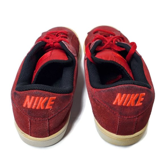 Nike red skateboard shoe. Youth Size 5. - Picture 2 of 5